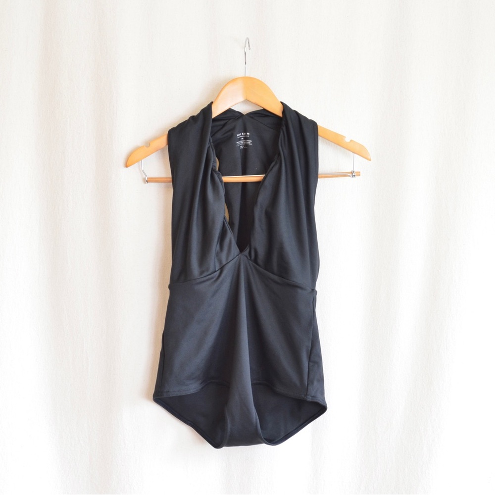 Hackwith design house simwsuit one piece deep v cut size medium black